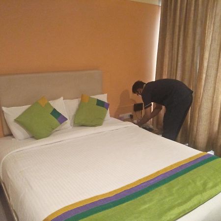 Treebo Trend Hotel Basera Пюн Екстериор снимка