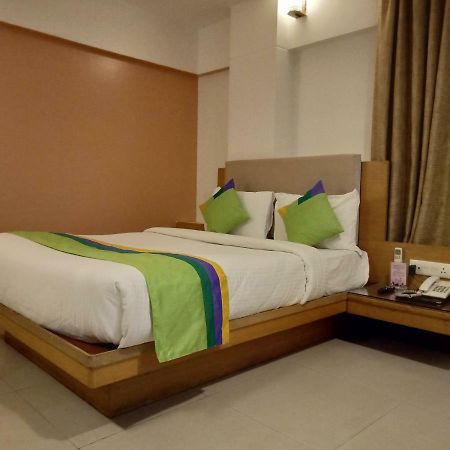 Treebo Trend Hotel Basera Пюн Екстериор снимка