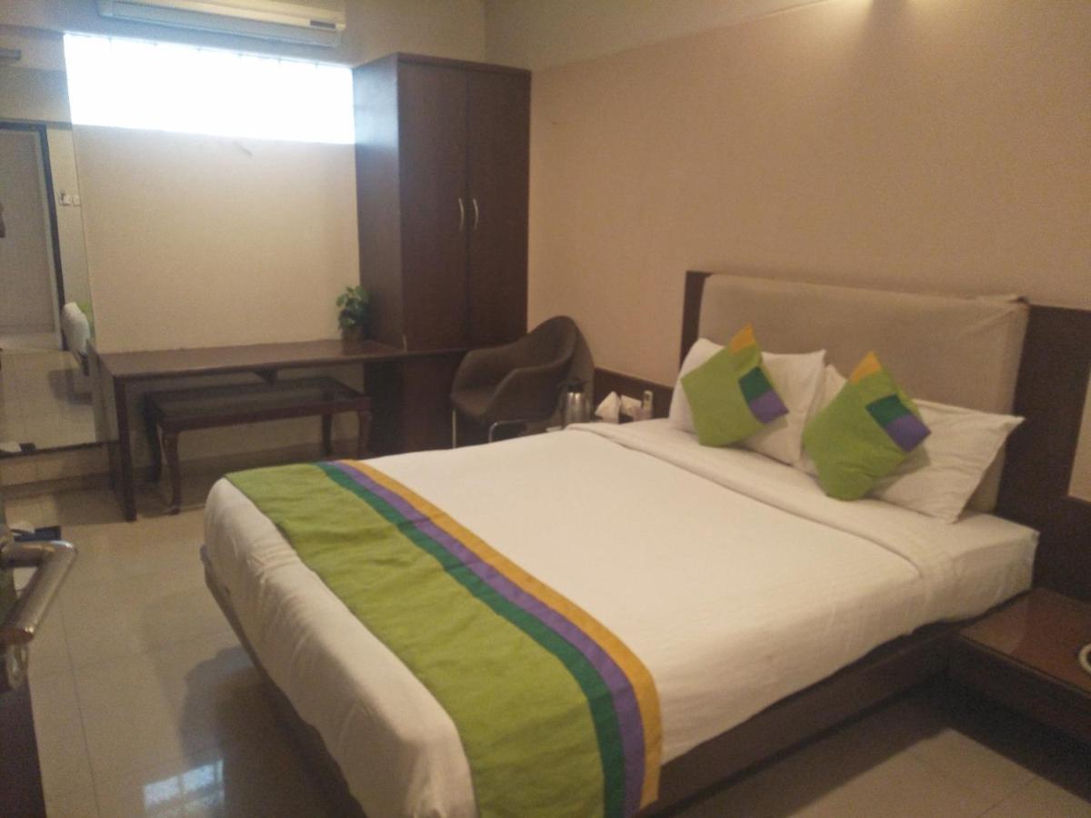 Treebo Trend Hotel Basera Пюн Екстериор снимка