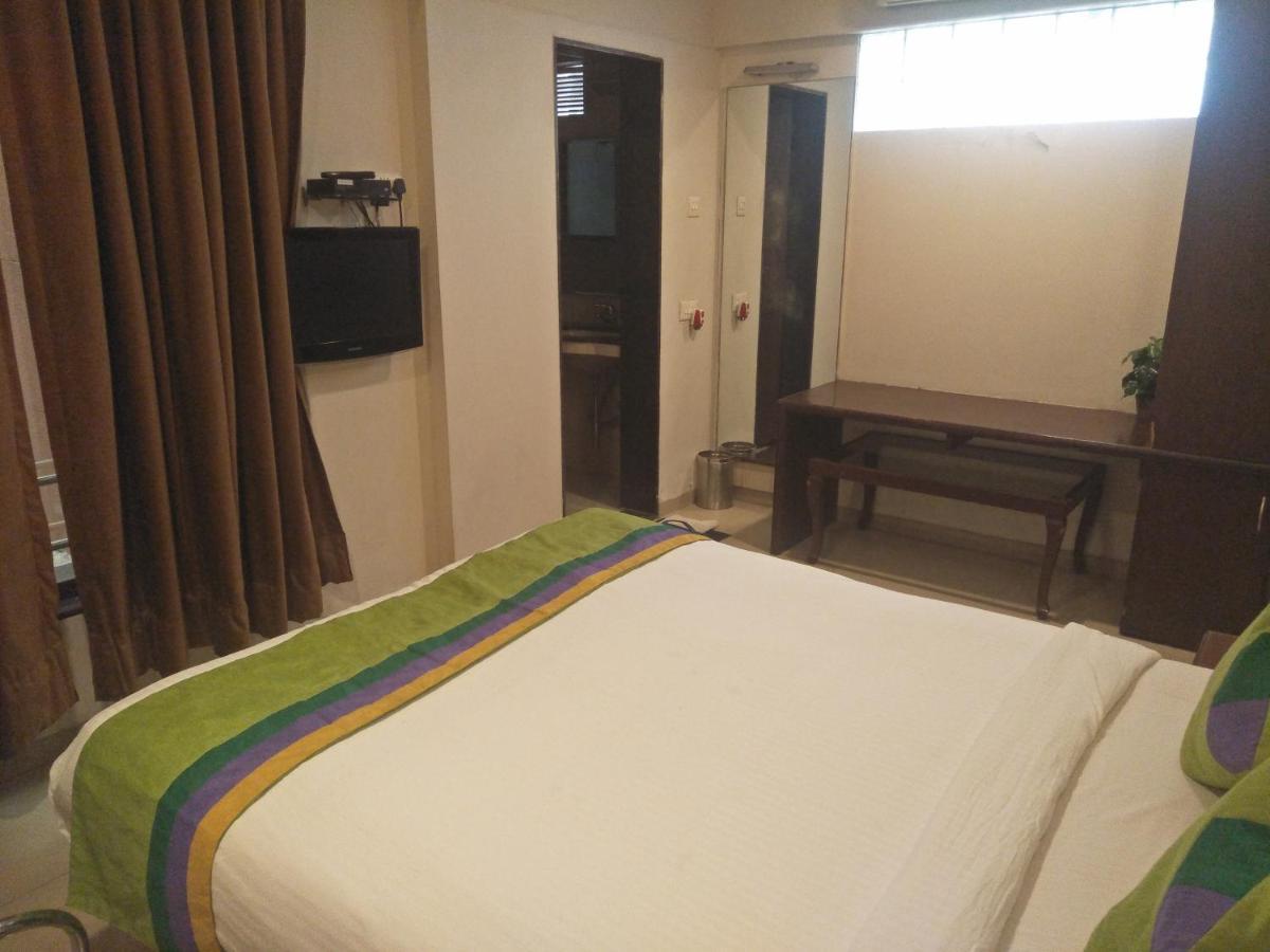 Treebo Trend Hotel Basera Пюн Екстериор снимка