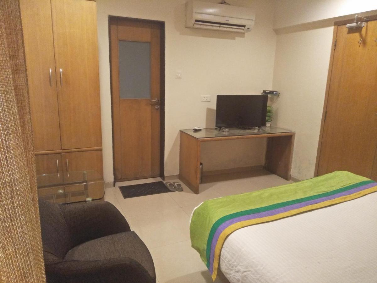 Treebo Trend Hotel Basera Пюн Екстериор снимка