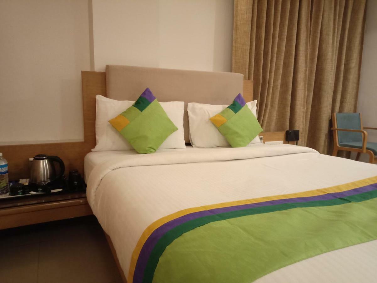 Treebo Trend Hotel Basera Пюн Екстериор снимка