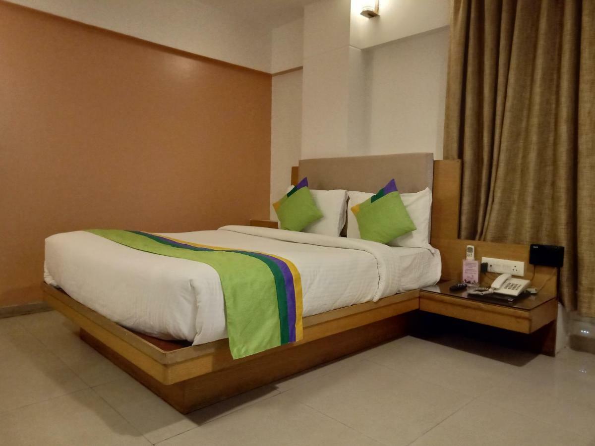 Treebo Trend Hotel Basera Пюн Екстериор снимка