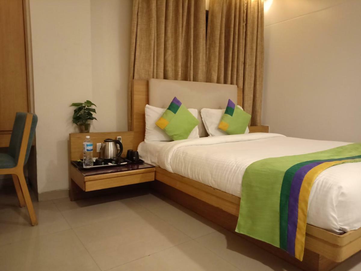 Treebo Trend Hotel Basera Пюн Екстериор снимка
