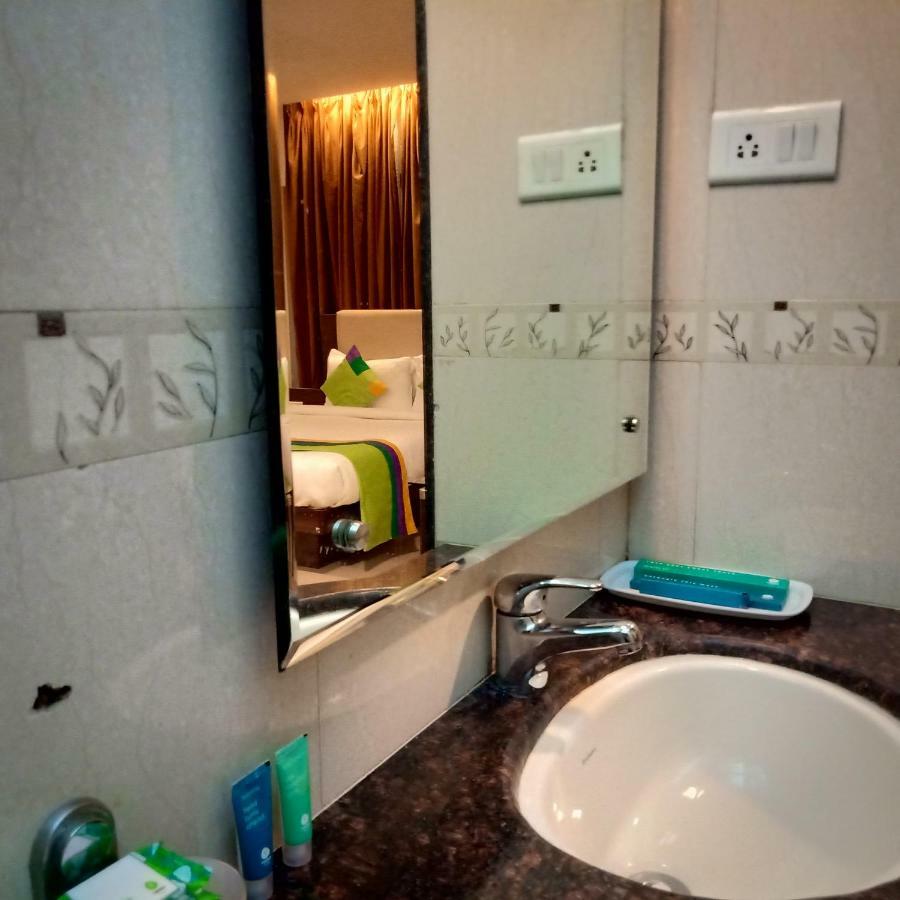 Treebo Trend Hotel Basera Пюн Екстериор снимка